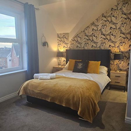 2 Bed Apartment Lakeside On The Promenade Southport Exterior foto